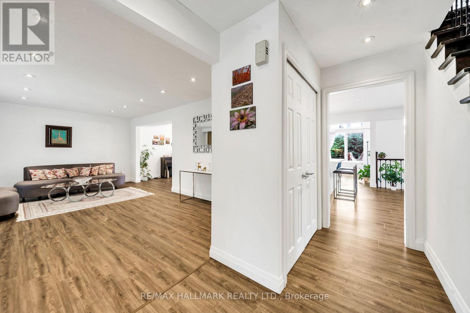 39 Sunnywood Crescent, Richmond Hill (South Richvale), Ontario  L4C 6W2 - Photo 5 - N13645308
