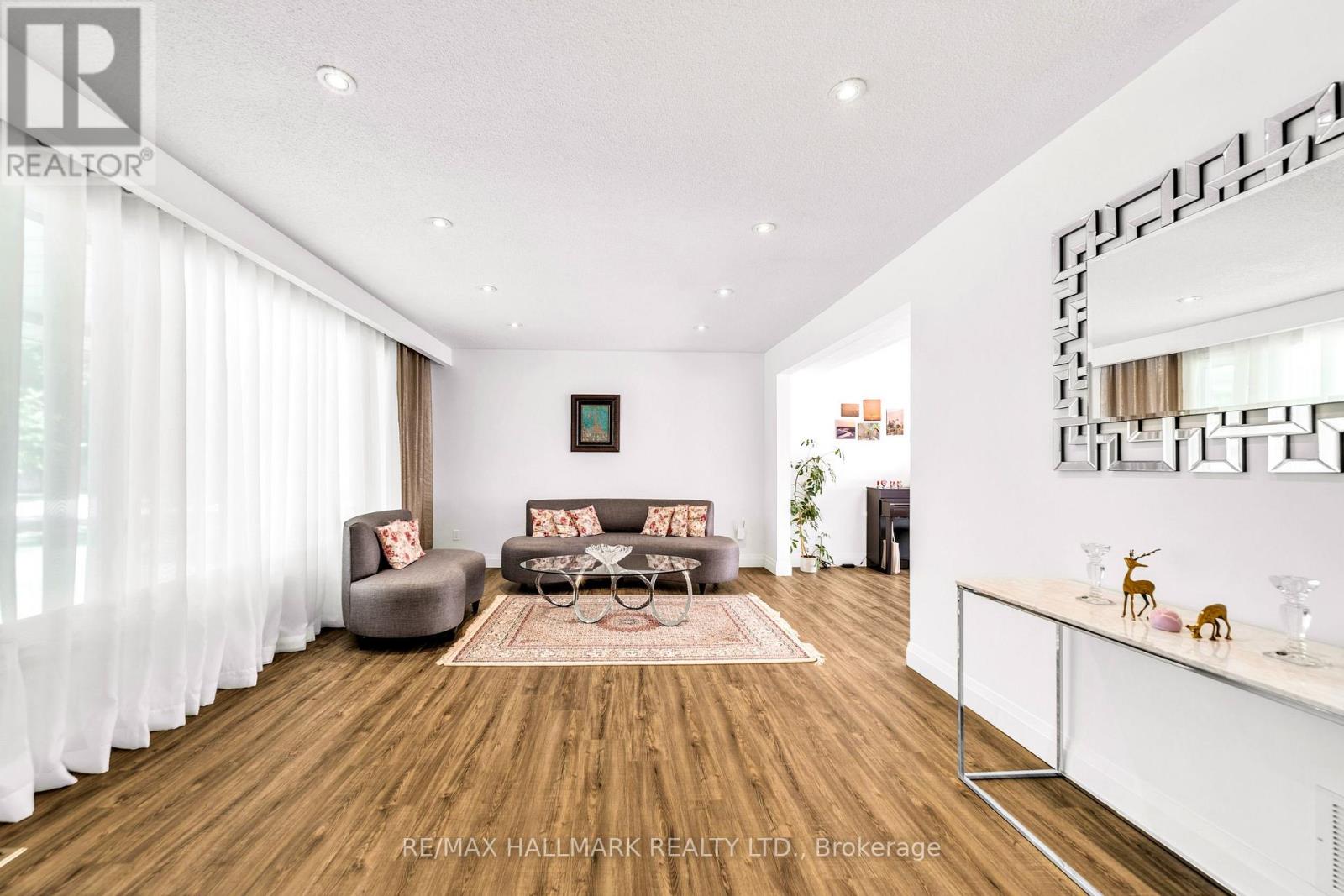 39 Sunnywood Crescent, Richmond Hill (South Richvale), Ontario  L4C 6W2 - Photo 6 - N13645308