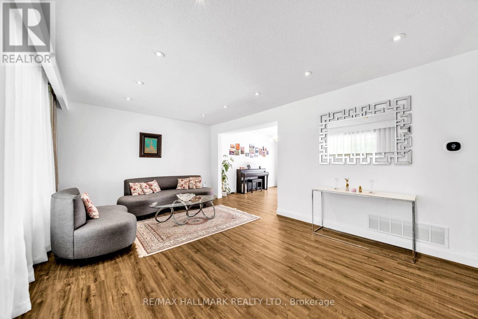 39 Sunnywood Crescent, Richmond Hill (South Richvale), Ontario  L4C 6W2 - Photo 7 - N13645308