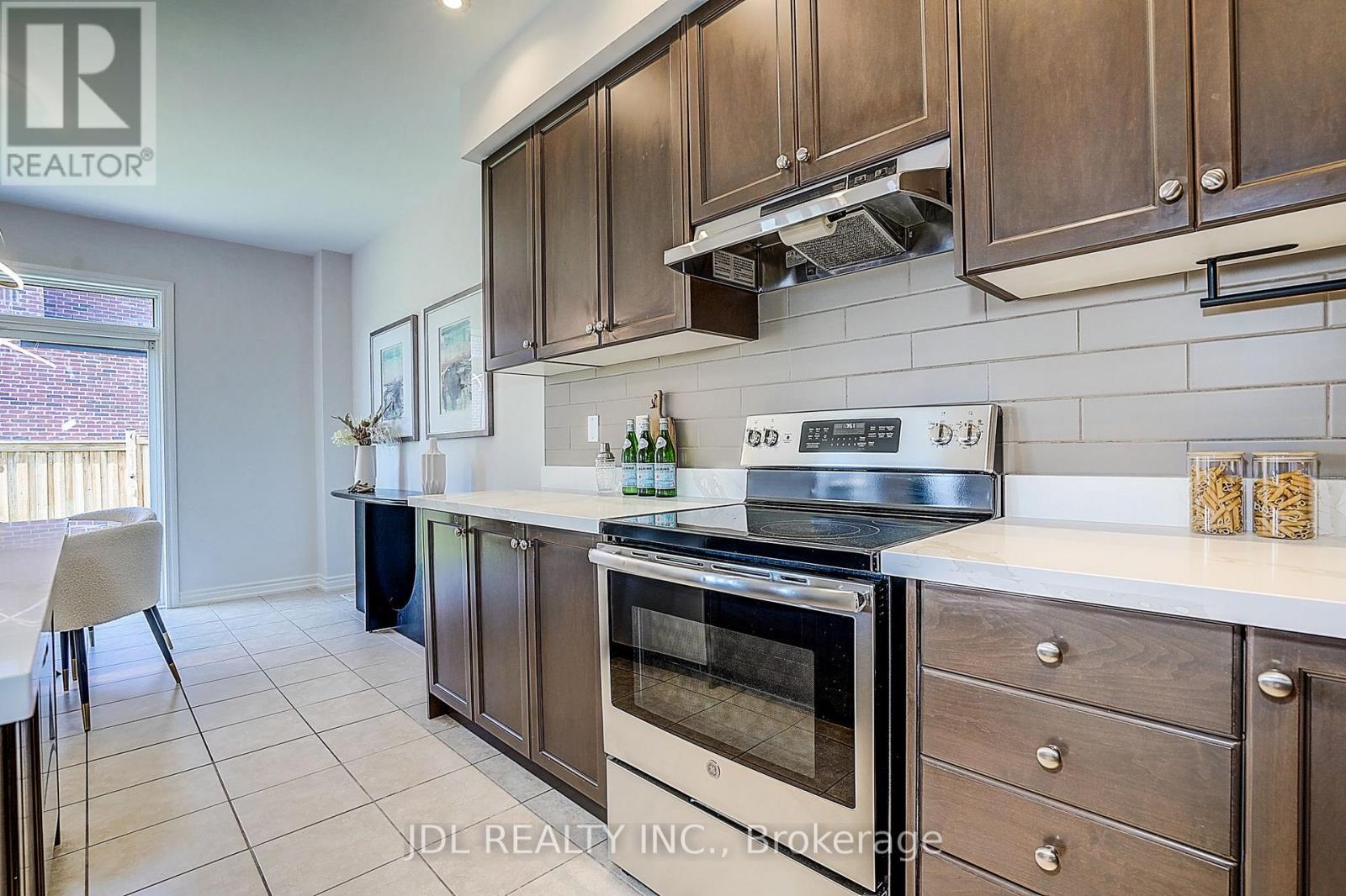 376 Miller Park Avenue, Bradford West Gwillimbury (Bradford), Ontario L3Z 3J2 - Photo 23 - N13645372