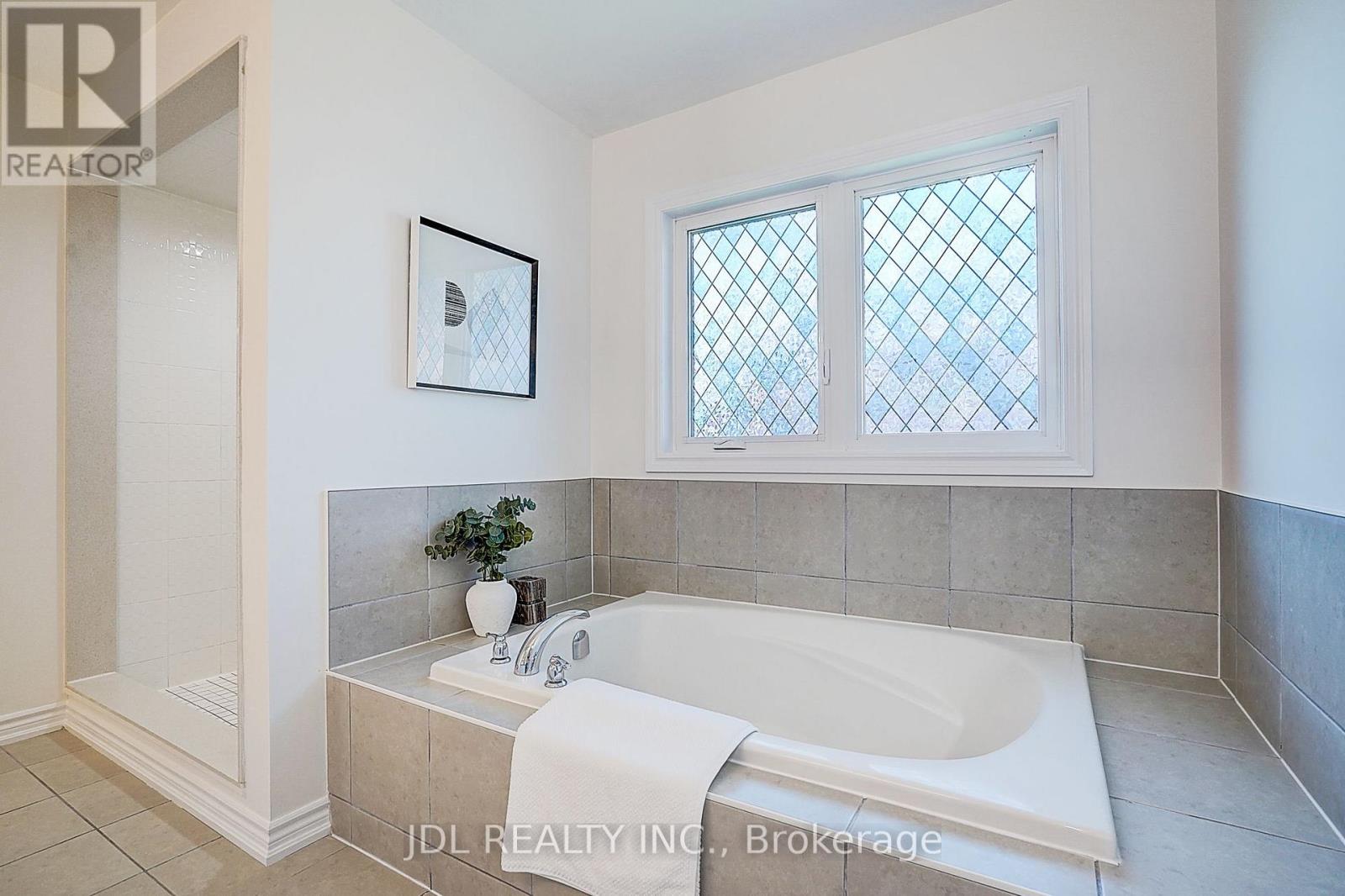 376 Miller Park Avenue, Bradford West Gwillimbury (Bradford), Ontario L3Z 3J2 - Photo 34 - N13645372