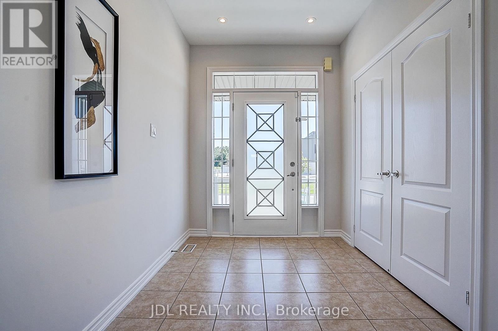 376 Miller Park Avenue, Bradford West Gwillimbury (Bradford), Ontario L3Z 3J2 - Photo 4 - N13645372