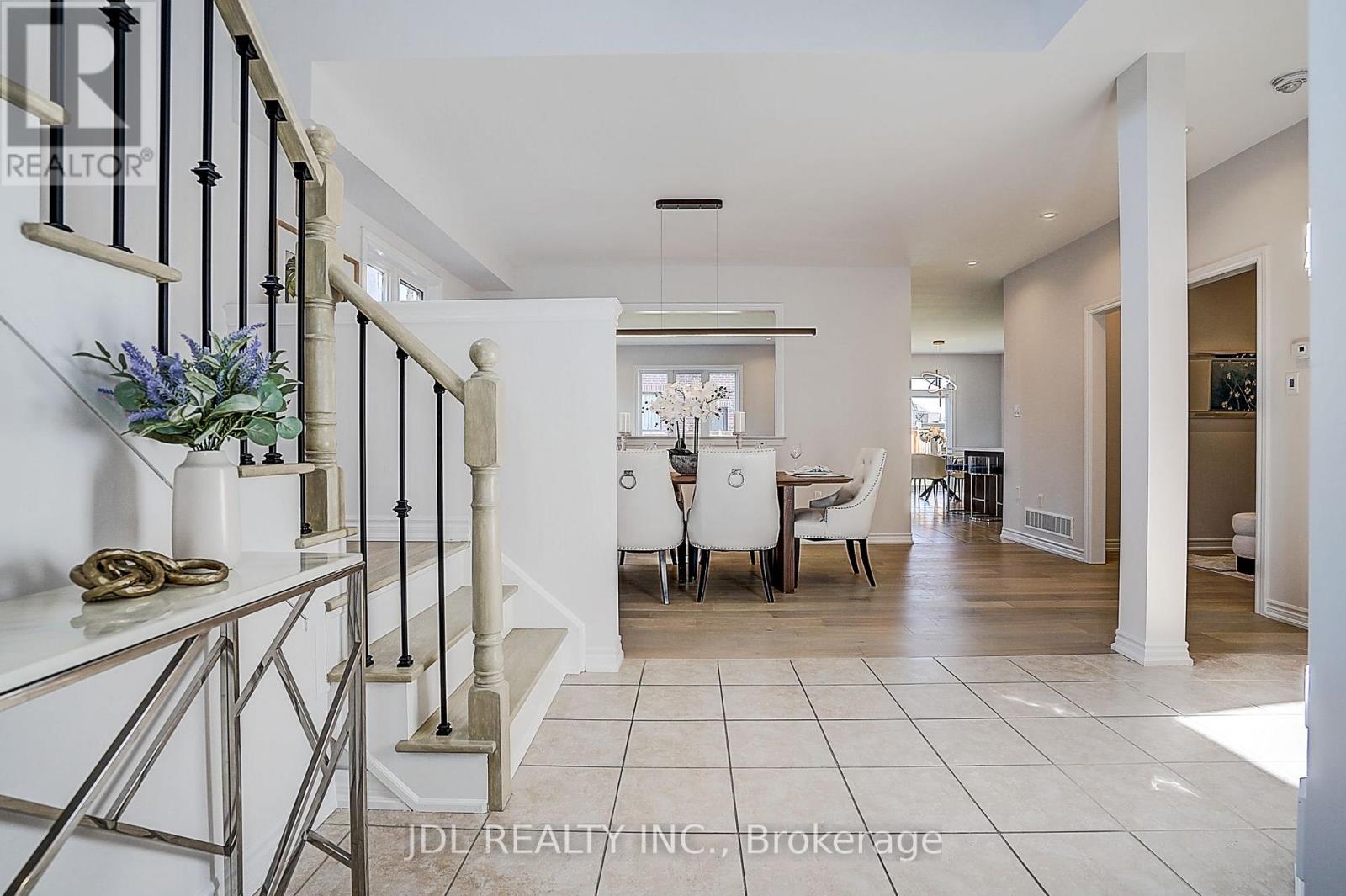 376 Miller Park Avenue, Bradford West Gwillimbury (Bradford), Ontario L3Z 3J2 - Photo 5 - N13645372