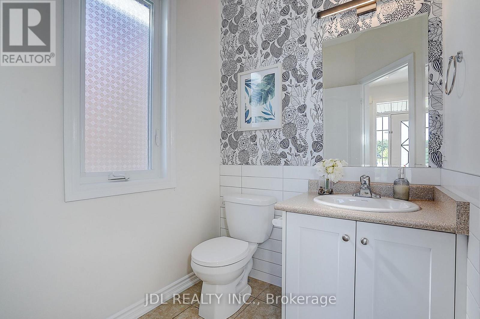 376 Miller Park Avenue, Bradford West Gwillimbury (Bradford), Ontario L3Z 3J2 - Photo 6 - N13645372