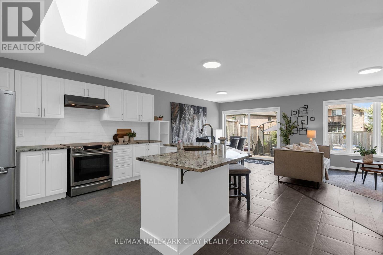 2215 Nevils Street, Innisfil, Ontario L9S 0E2 - Photo 10 - N13645448