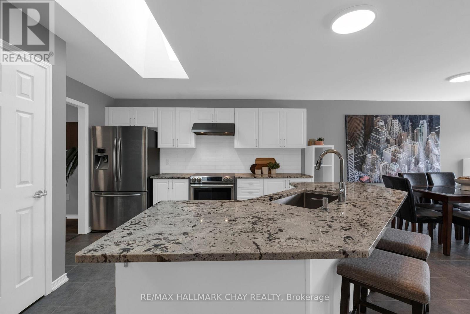 2215 Nevils Street, Innisfil, Ontario L9S 0E2 - Photo 11 - N13645448