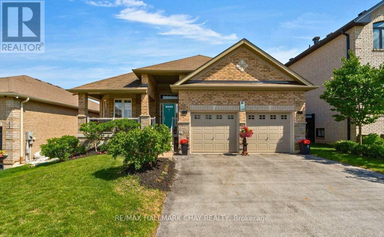 2215 Nevils Street, Innisfil, Ontario L9S 0E2 - Photo 2 - N13645448