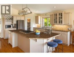 754 South Crest Drive, Kelowna, British Columbia  V1W 4W7 - Photo 7 - 10394617
