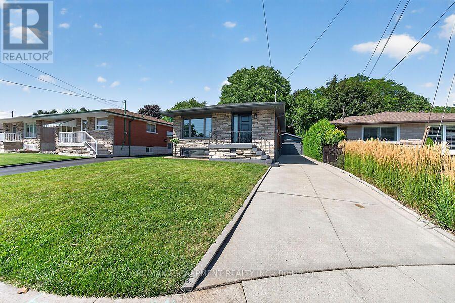 26 PARKLANDS DRIVE, Hamilton, Ontario