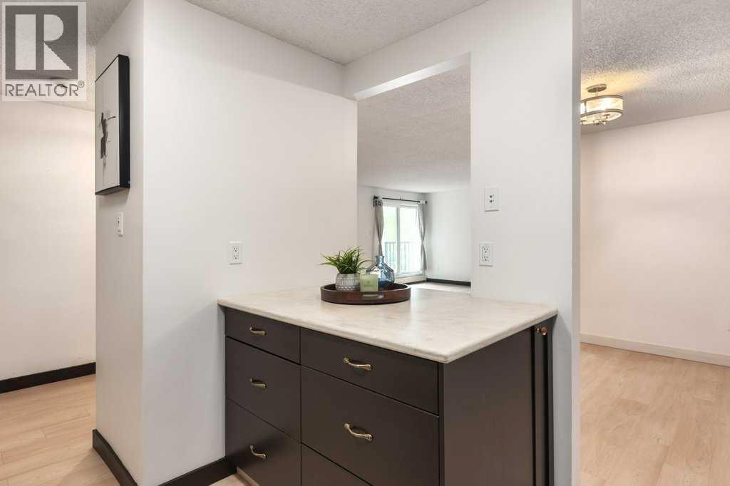 305, 550 Westwood Drive SW, Calgary, Alberta  T3C 3T9 - Photo 5 - A2334800