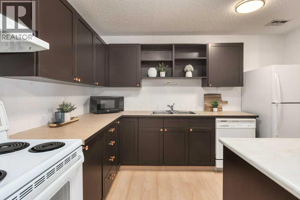 305, 550 Westwood Drive SW, Calgary, Alberta  T3C 3T9 - Photo 4 - A2334800
