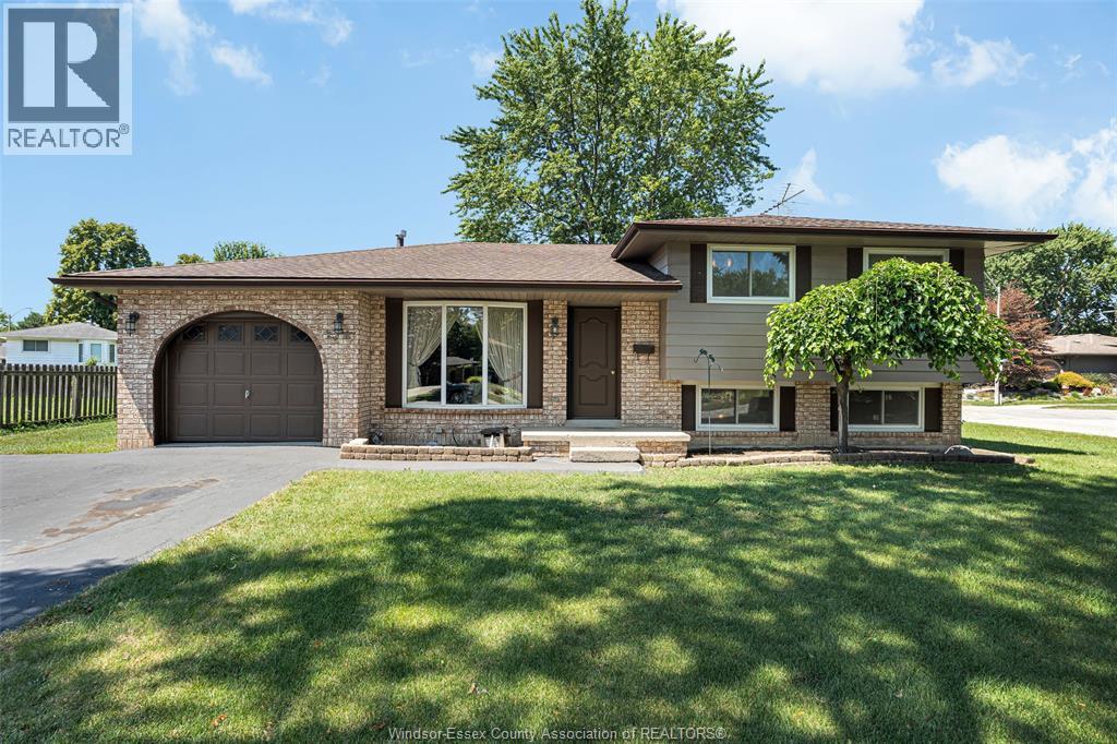 646 Estate Park, Tecumseh, Ontario  N8N 3C8 - Photo 2 - 26019069