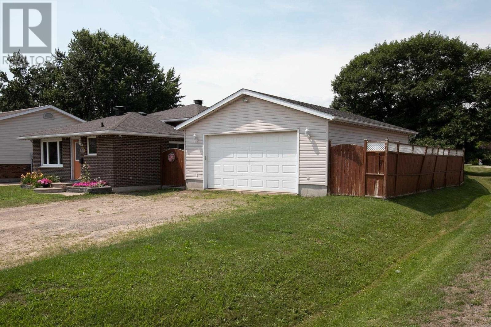 60 Ross St, Sault Ste. Marie, Ontario  P6A 5Y8 - Photo 4 - SM262059