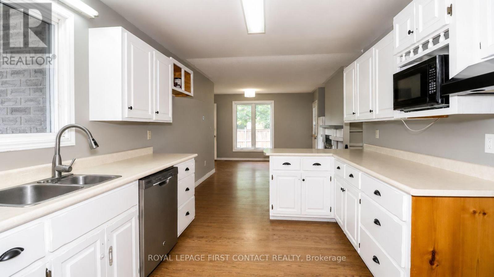 24 Howard Avenue, Tiny, Ontario  L0L 2T0 - Photo 4 - S12408791
