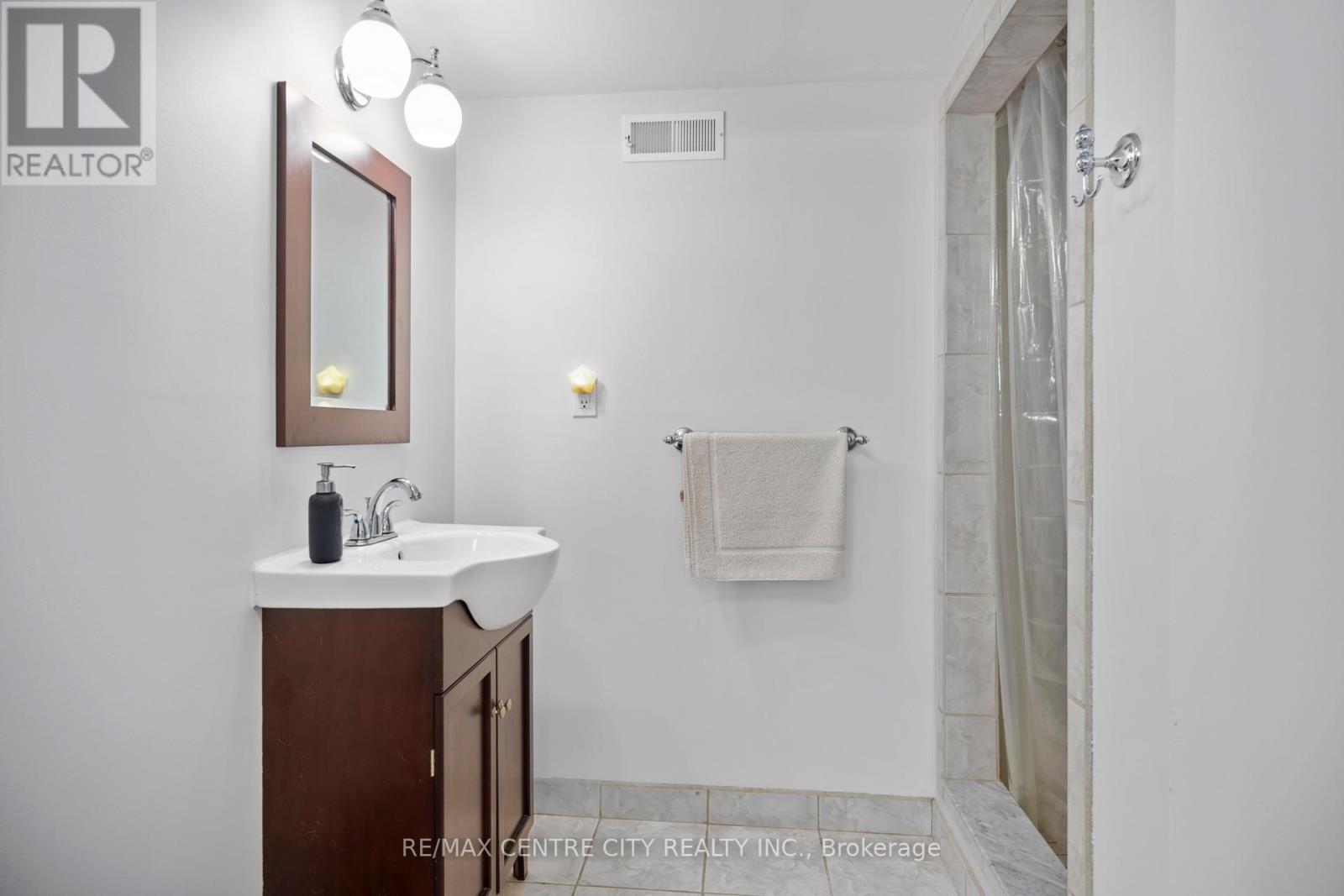 21 Spruce Street, St. Thomas, Ontario  N5R 1N4 - Photo 18 - X13645472
