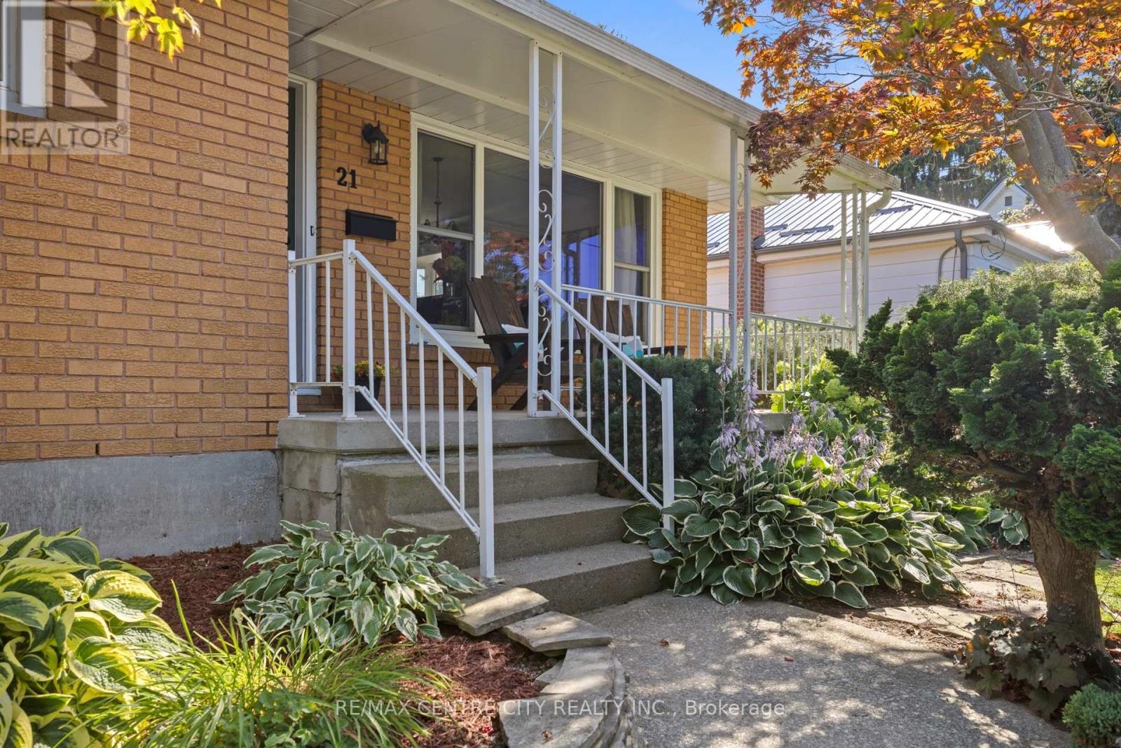 21 Spruce Street, St. Thomas, Ontario  N5R 1N4 - Photo 3 - X13645472