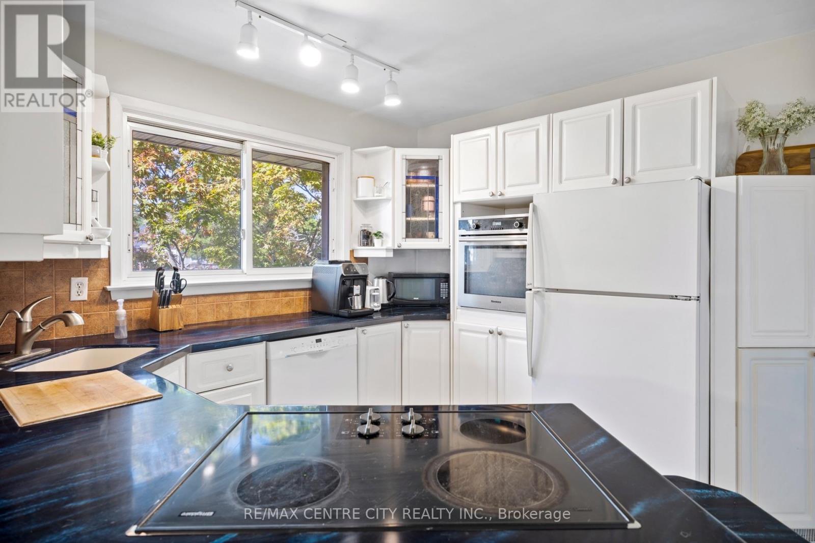 21 Spruce Street, St. Thomas, Ontario  N5R 1N4 - Photo 7 - X13645472