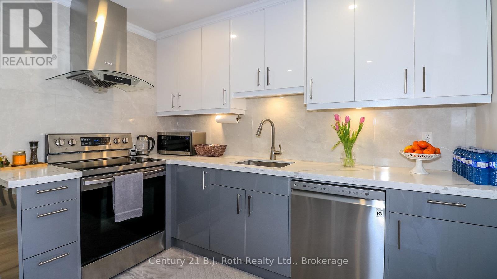 156 The Westway, Toronto, Ontario  M9P 2C1 - Photo 12 - W13455106