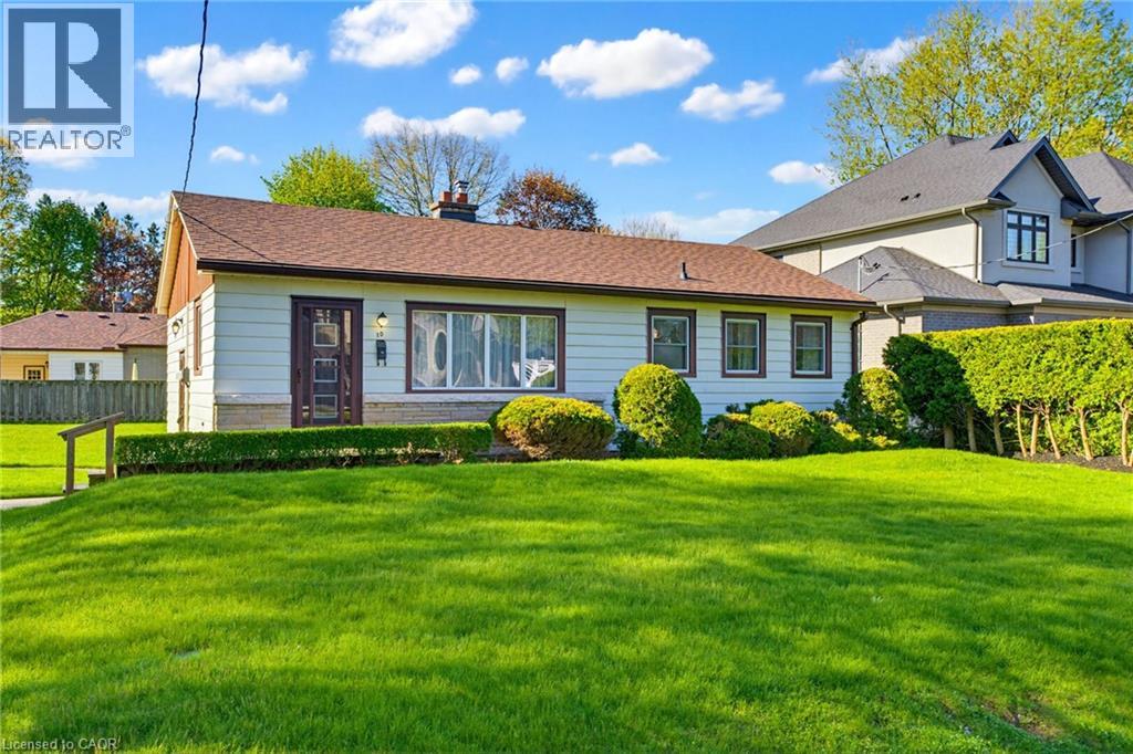 10 OAKLEY Court, Ancaster, Ontario