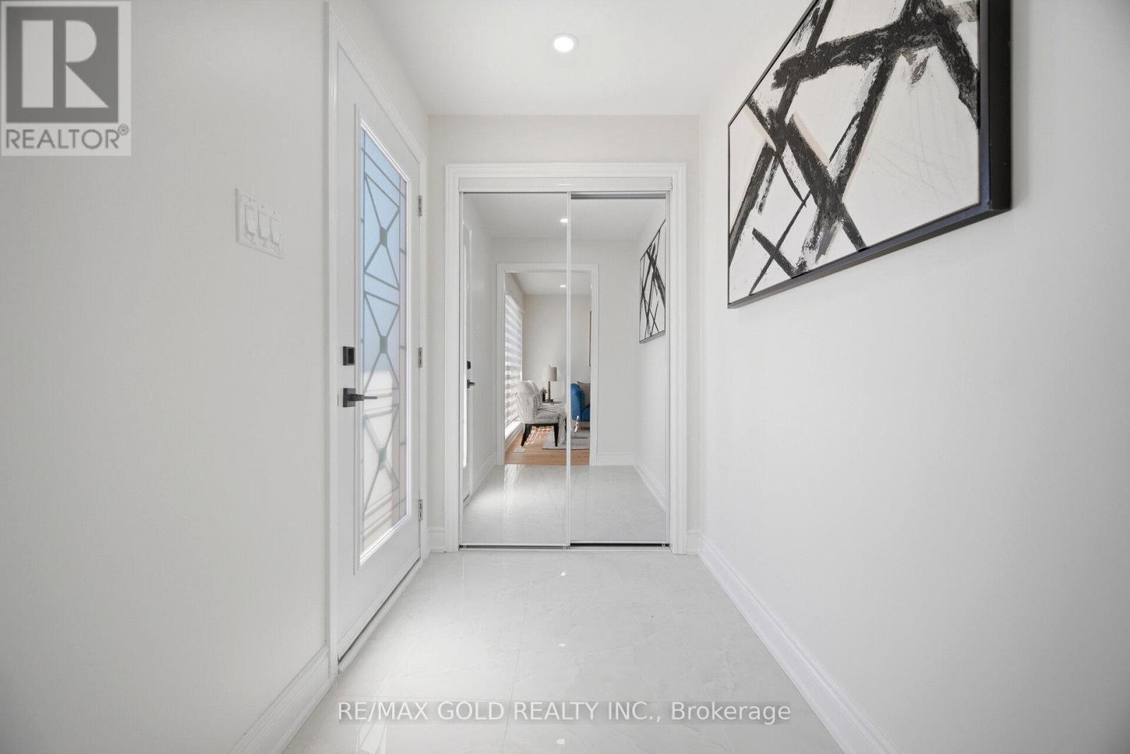 8 Athlone Avenue, Brampton, Ontario  L6T 2N7 - Photo 3 - W13594750