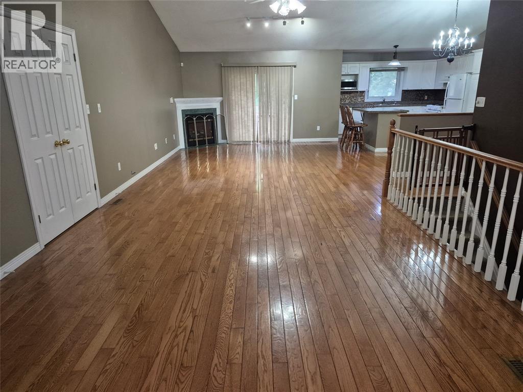 590 Montcalm Avenue, Sarnia, Ontario  N7S 2R3 - Photo 2 - 26019053