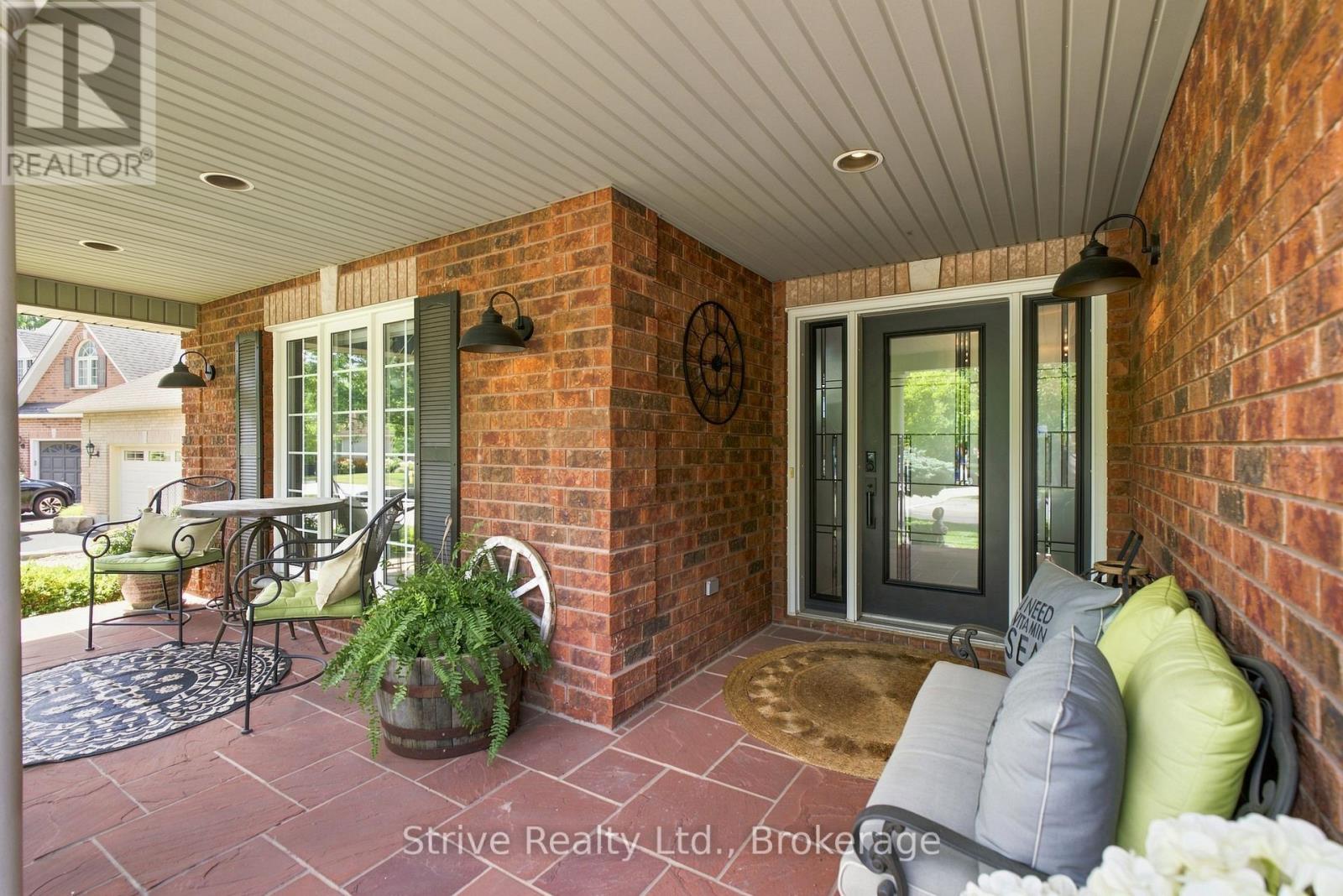 8 Rowland Court, Clarington, Ontario  L1E 1Z8 - Photo 4 - E13645526