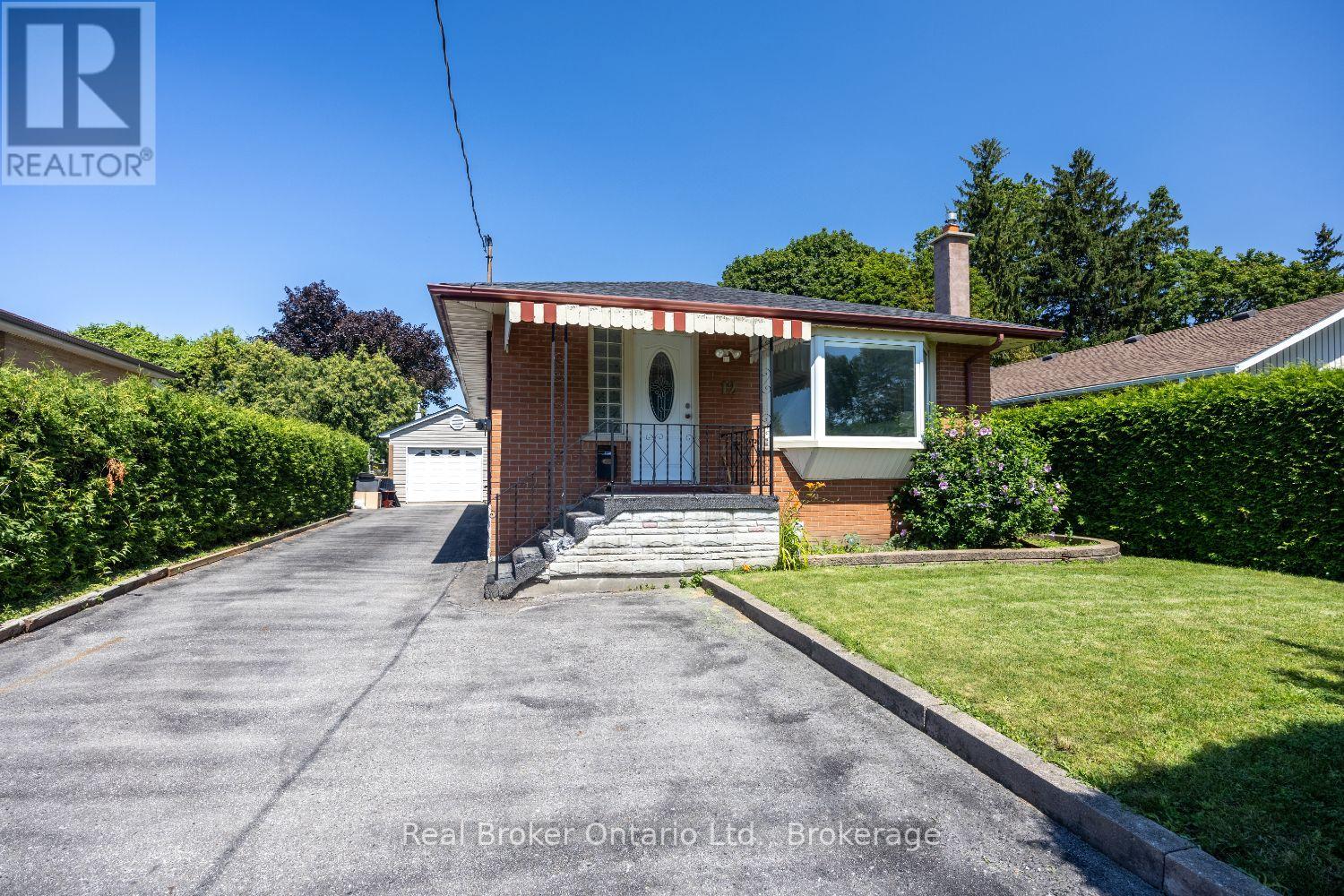 12 Sunset Road, Clarington (Bowmanville), Ontario  L1C 2E6 - Photo 3 - E13645742