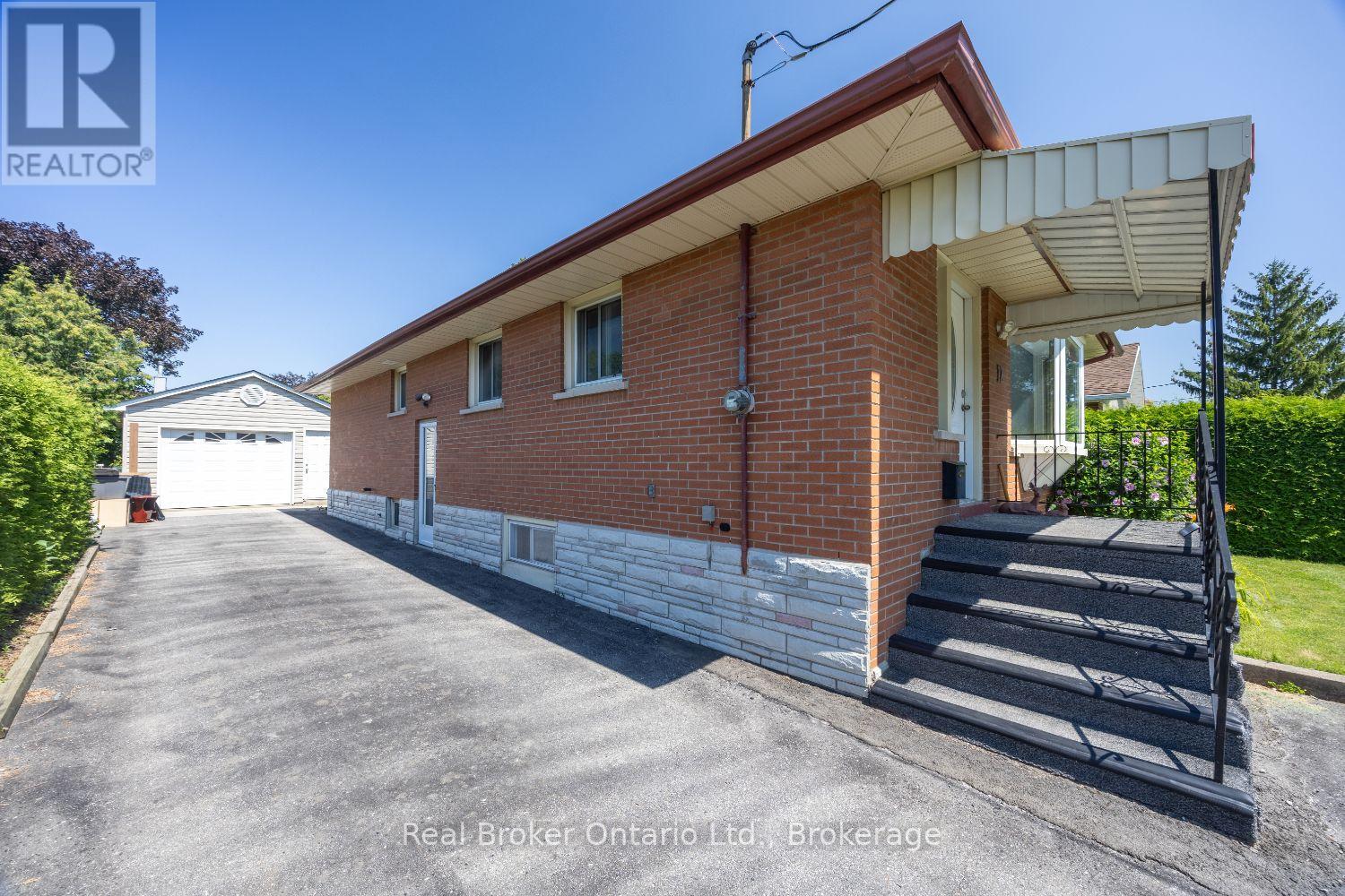 12 Sunset Road, Clarington (Bowmanville), Ontario  L1C 2E6 - Photo 6 - E13645742