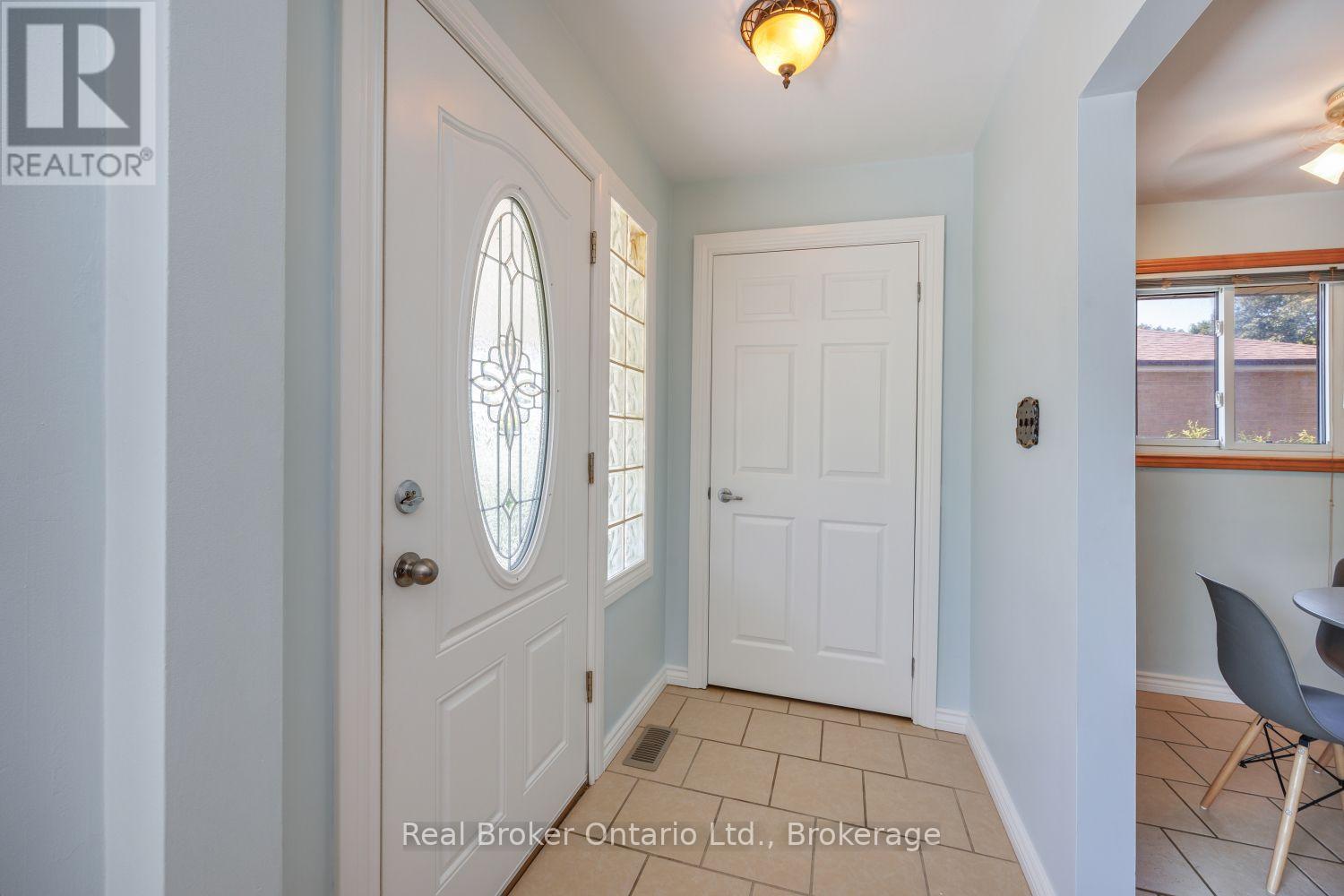 12 Sunset Road, Clarington (Bowmanville), Ontario  L1C 2E6 - Photo 7 - E13645742