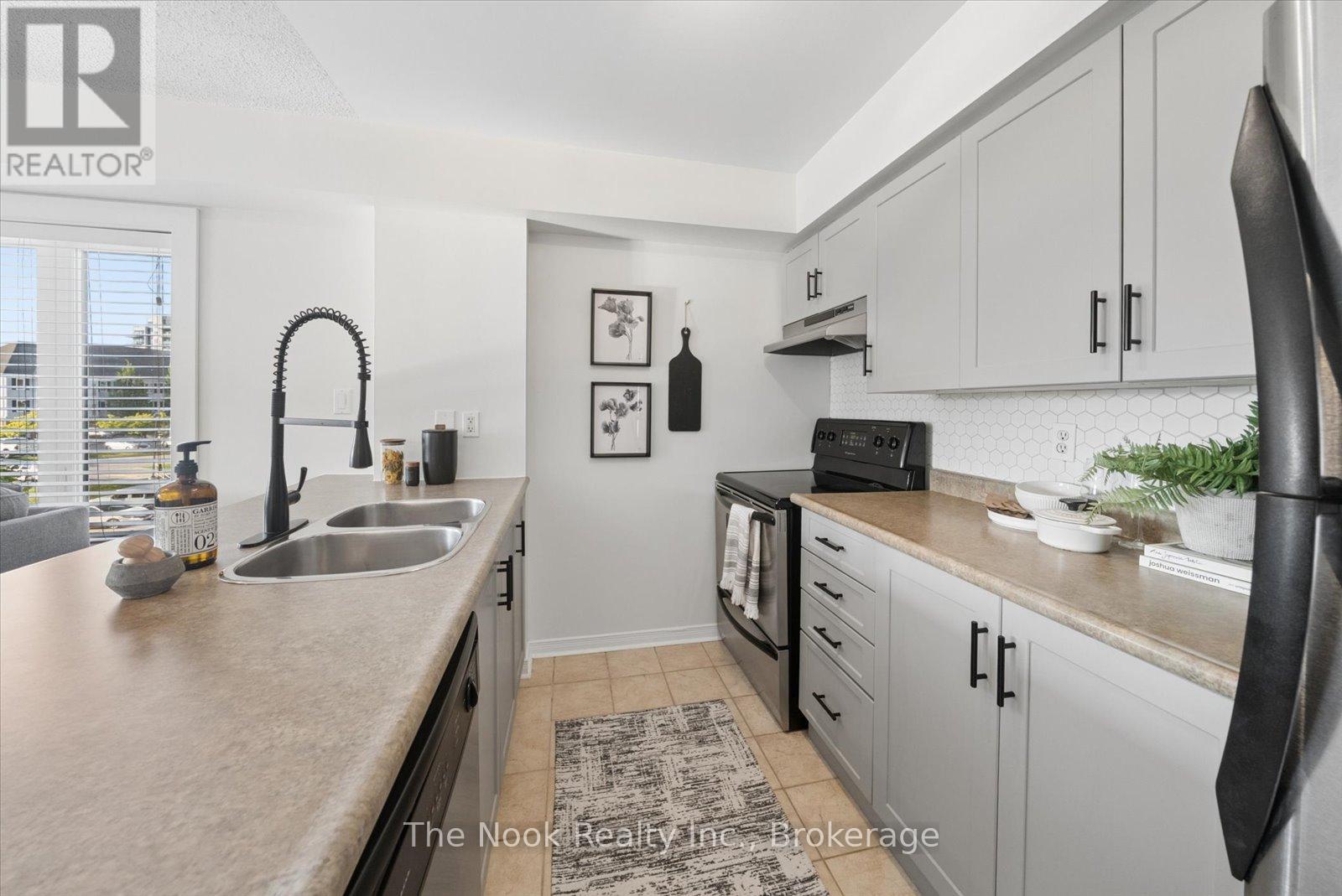 301 - 106 Aspen Springs Drive, Clarington, Ontario  L1C 5N6 - Photo 7 - E13645762