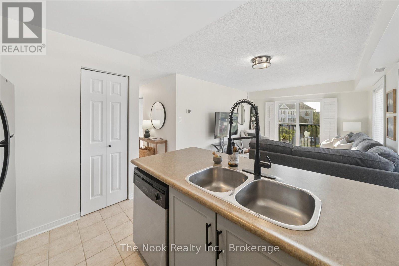 301 - 106 Aspen Springs Drive, Clarington, Ontario  L1C 5N6 - Photo 8 - E13645762