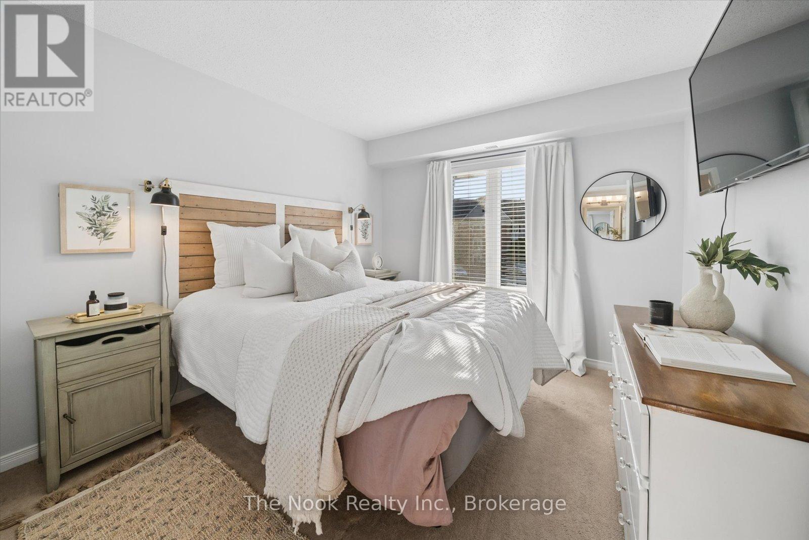 301 - 106 Aspen Springs Drive, Clarington, Ontario  L1C 5N6 - Photo 9 - E13645762