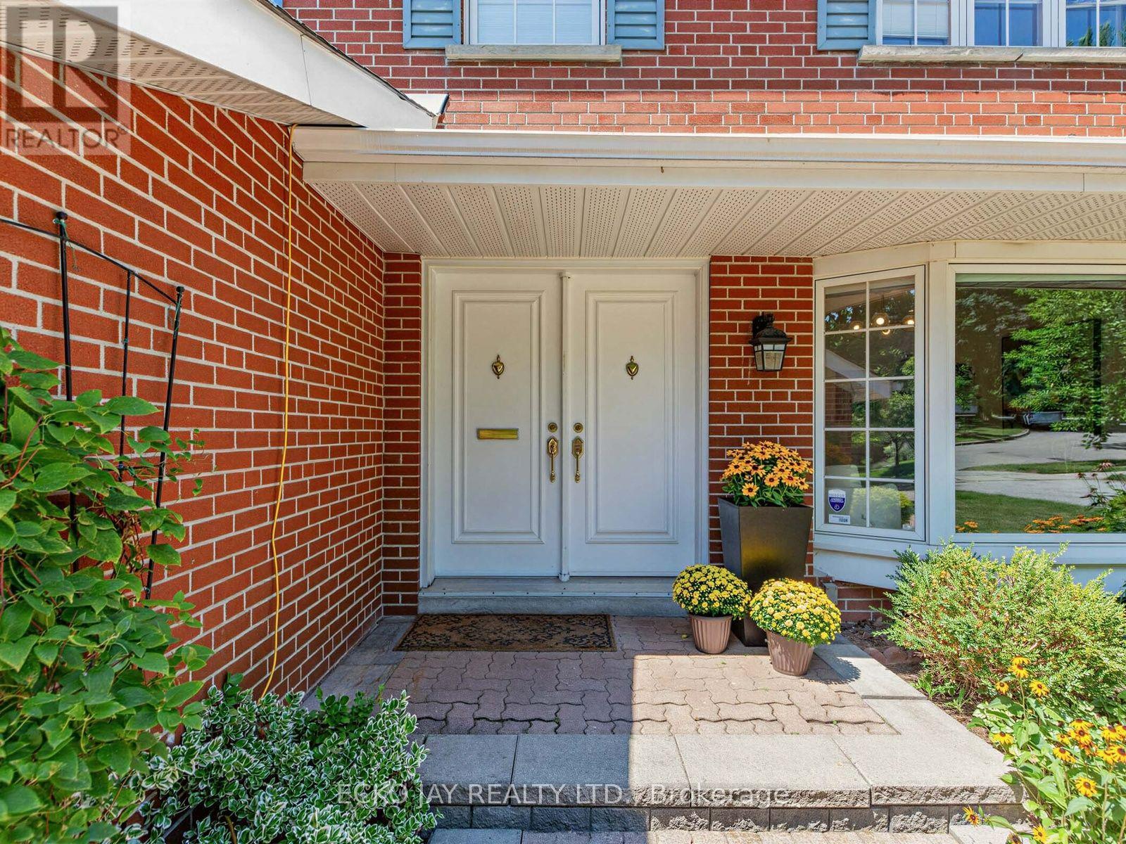 22 Meadowglade Crescent, Toronto, Ontario  M2J 1C7 - Photo 3 - C13645640