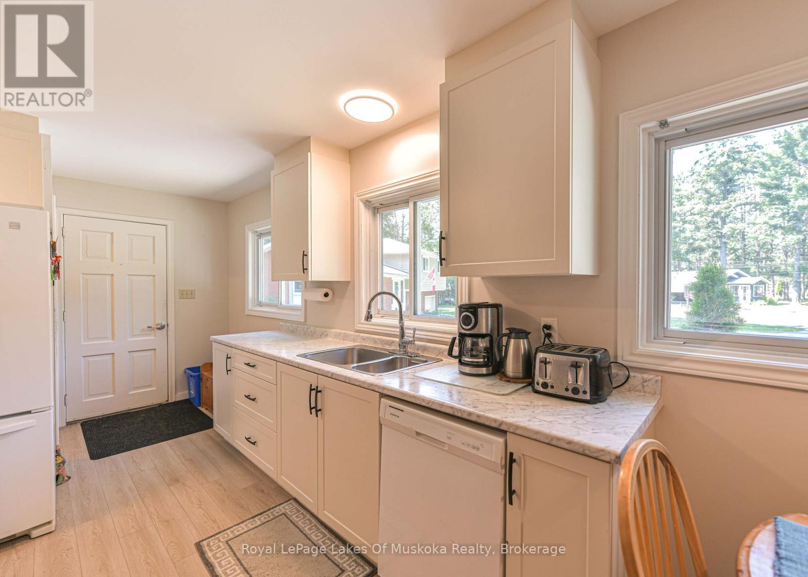 180 Lofty Pines Crescent, Gravenhurst, Ontario  P1P 1M6 - Photo 45 - X13645766