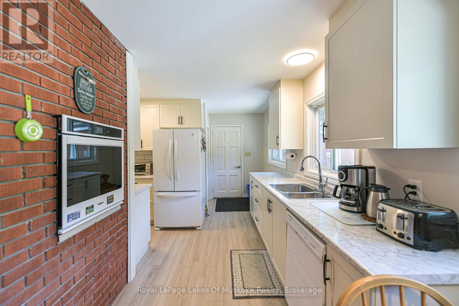 180 Lofty Pines Crescent, Gravenhurst, Ontario  P1P 1M6 - Photo 46 - X13645766