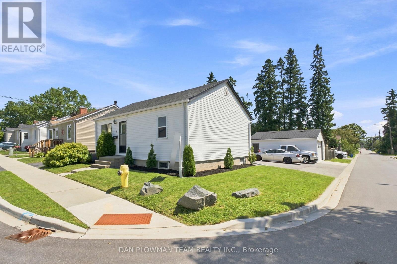 11 Veterans Avenue, Clarington, Ontario  L1C 2C1 - Photo 2 - E13645484