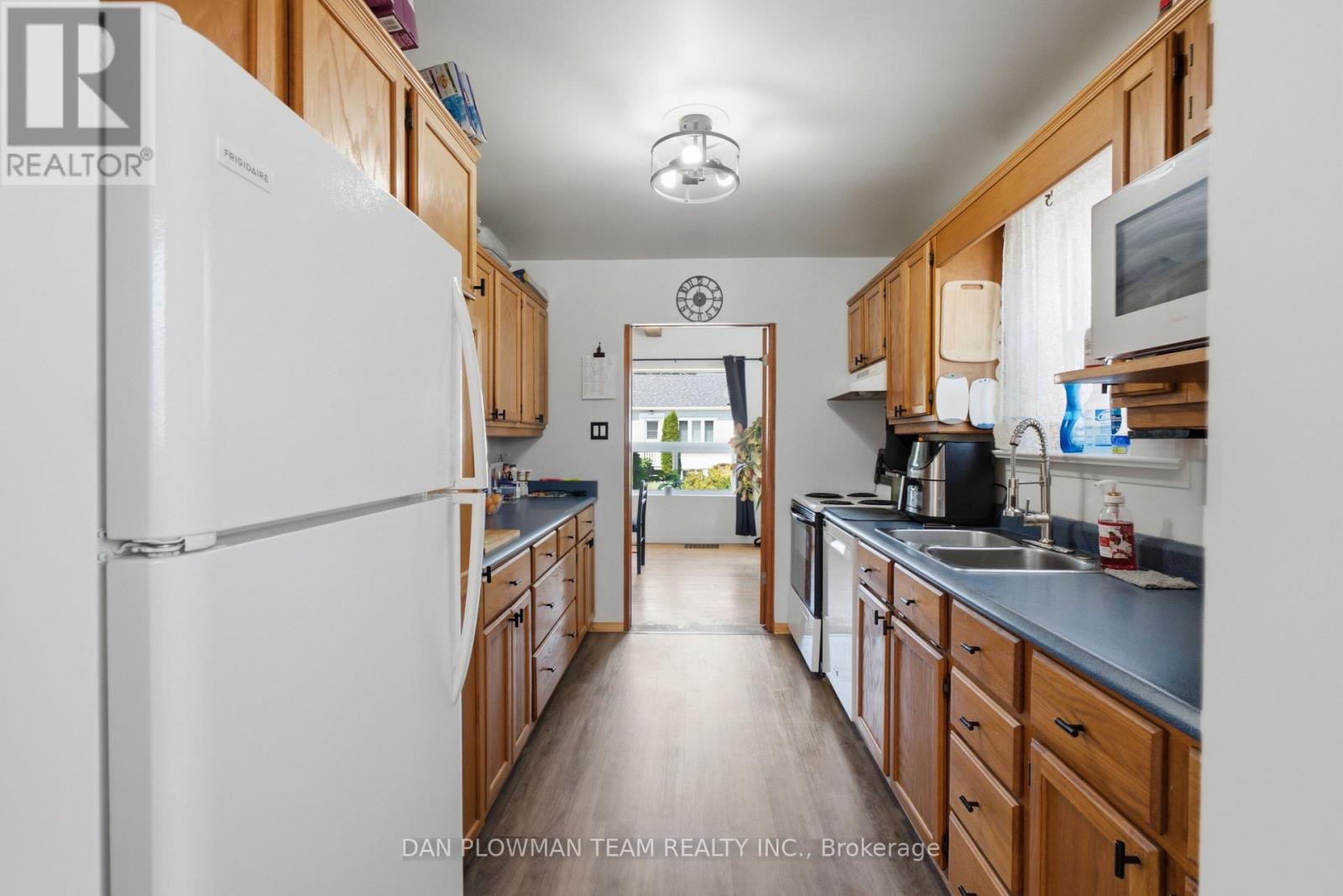 11 Veterans Avenue, Clarington, Ontario  L1C 2C1 - Photo 8 - E13645484