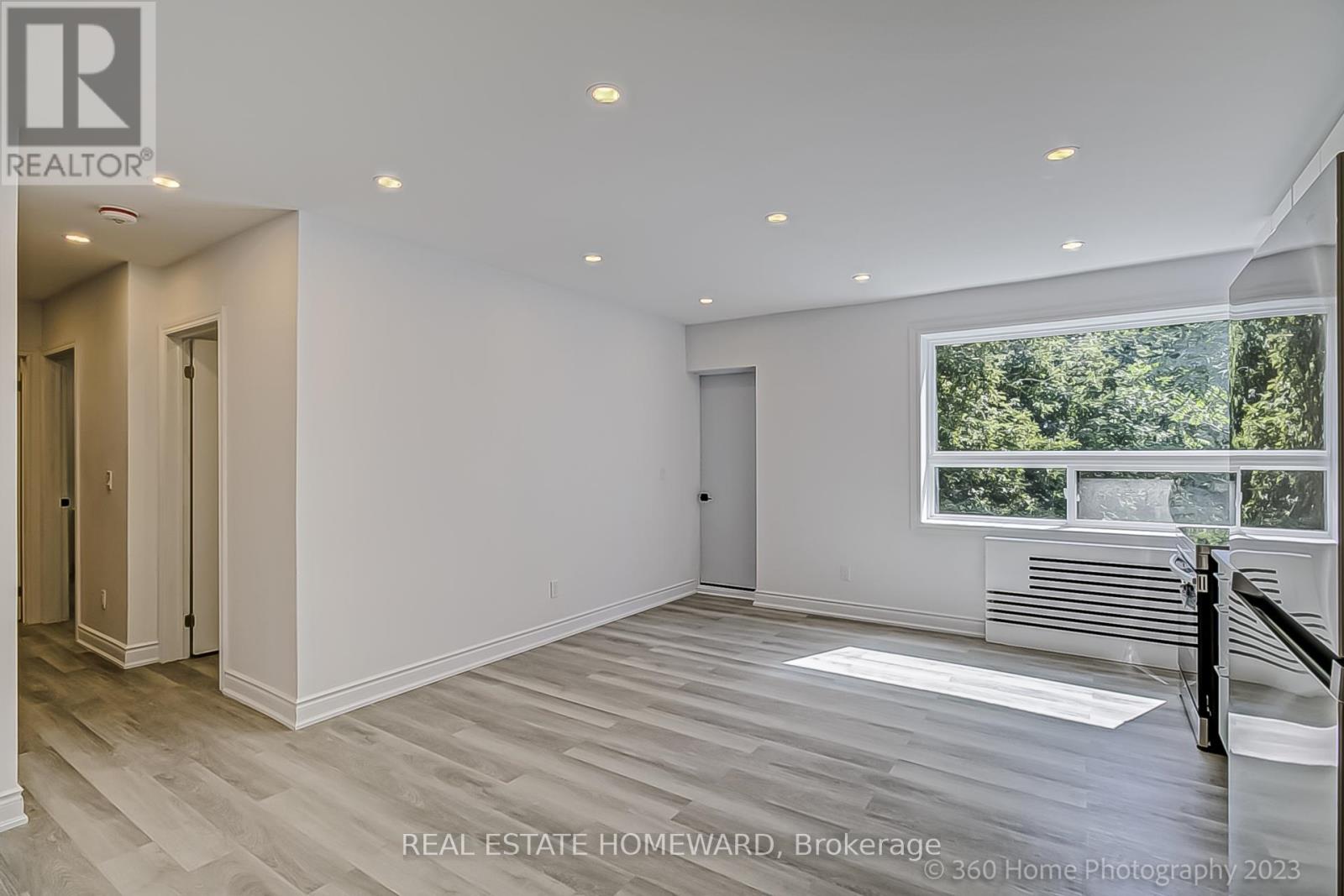 10 - 419 Woodbine Avenue, Toronto, Ontario  M4L 3P7 - Photo 11 - E13645532