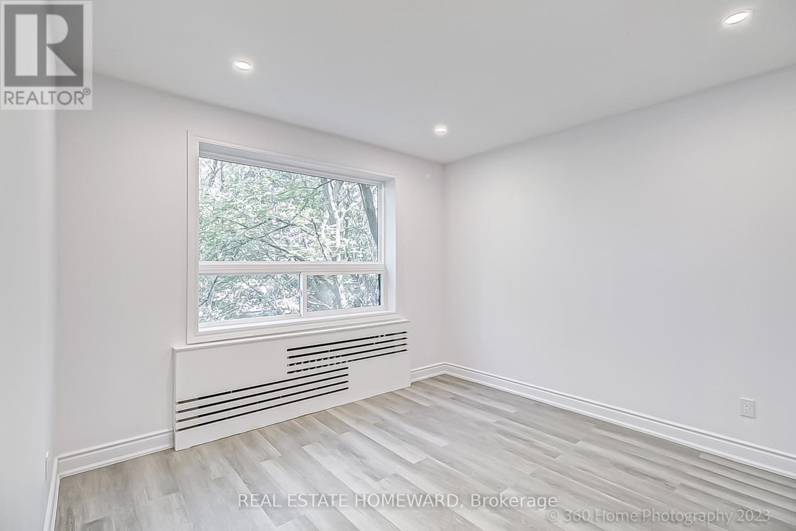 10 - 419 Woodbine Avenue, Toronto, Ontario  M4L 3P7 - Photo 14 - E13645532