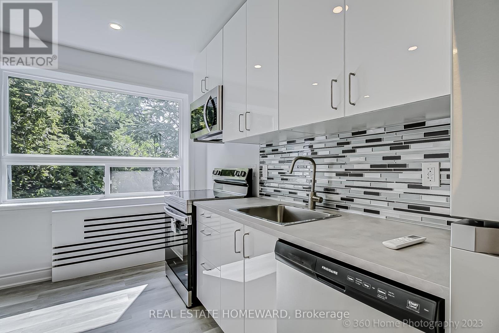 10 - 419 Woodbine Avenue, Toronto, Ontario  M4L 3P7 - Photo 20 - E13645532