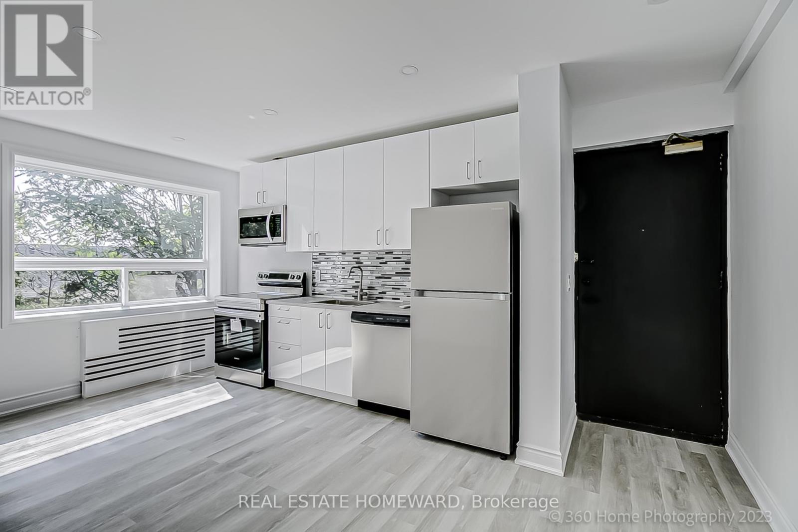 10 - 419 Woodbine Avenue, Toronto, Ontario  M4L 3P7 - Photo 4 - E13645532