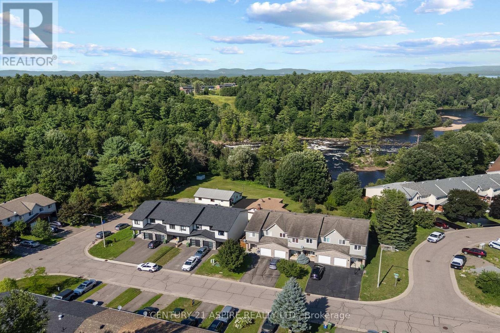 37 Northbrook Road, Petawawa, Ontario K8H 3N5 - Photo 2 - X13645724