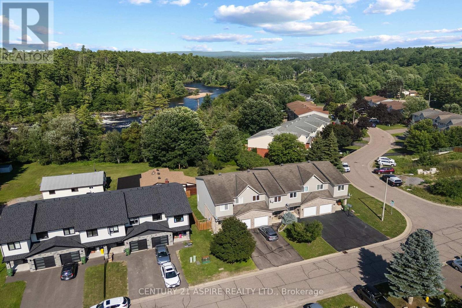 37 Northbrook Road, Petawawa, Ontario K8H 3N5 - Photo 3 - X13645724