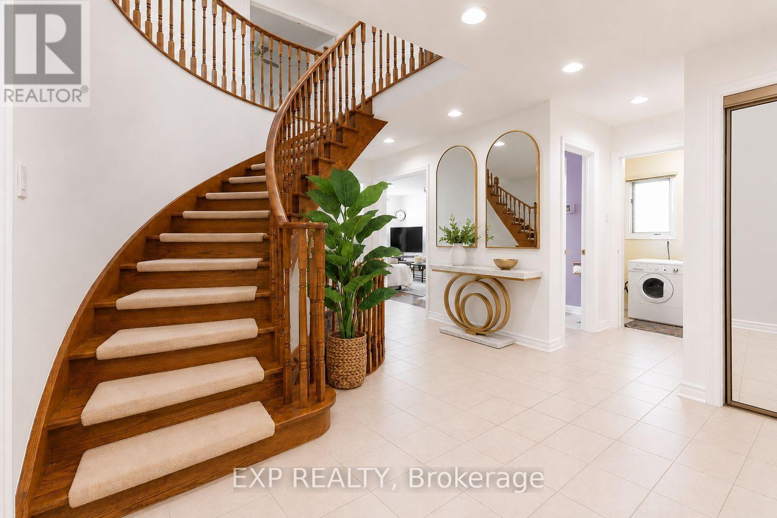 5 Hyde Park Drive, Richmond Hill (Doncrest), Ontario  L4B 1V3 - Photo 2 - N13645590