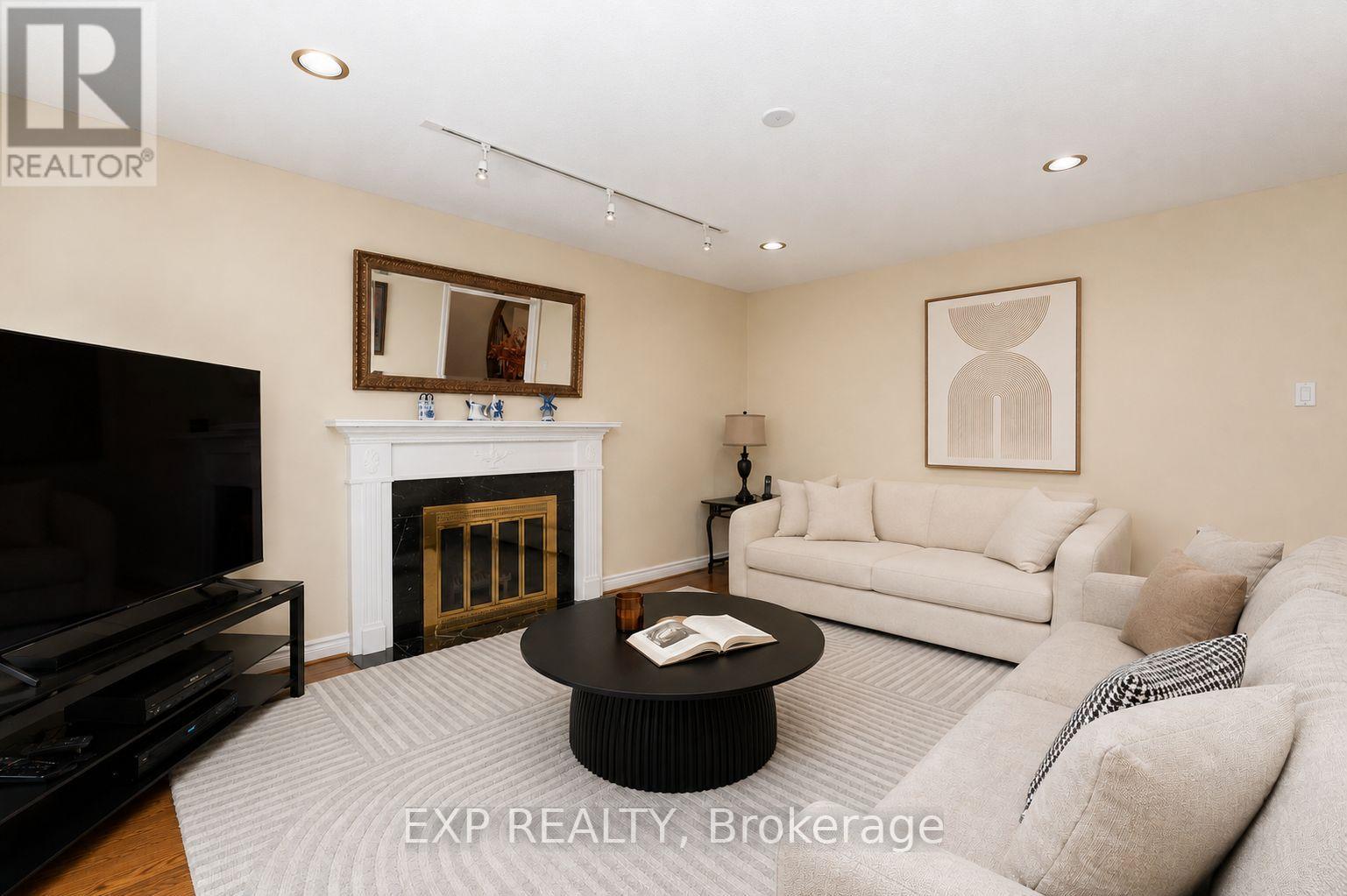 5 Hyde Park Drive, Richmond Hill (Doncrest), Ontario  L4B 1V3 - Photo 7 - N13645590