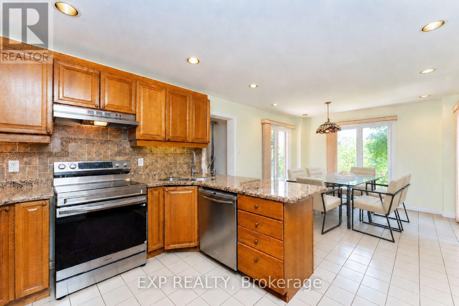 5 Hyde Park Drive, Richmond Hill (Doncrest), Ontario  L4B 1V3 - Photo 9 - N13645590