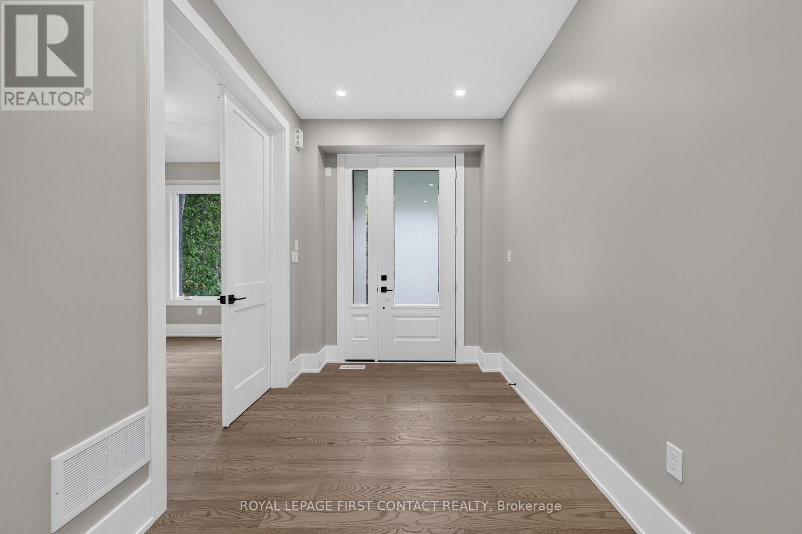 Upper - 933 7th Line, Innisfil (Alcona), Ontario  L9S 4G1 - Photo 2 - N13645604