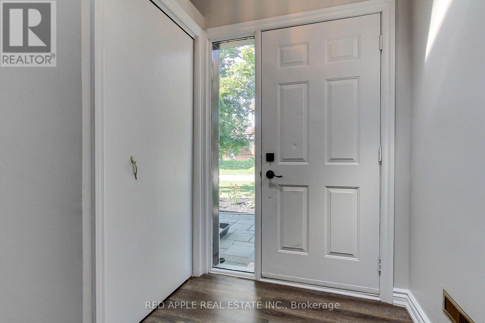 2277 Scythes Street, Innisfil, Ontario  L9S 1G7 - Photo 5 - N13645658