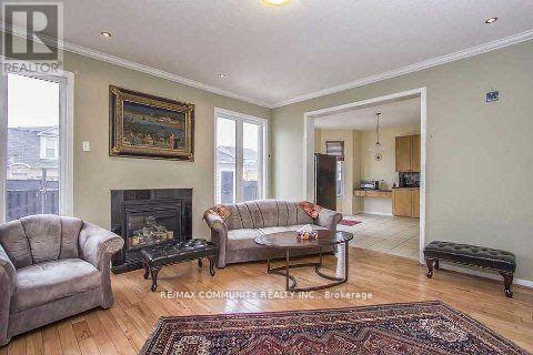 Main Floor - 11 Horsetail Street, Markham, Ontario  L6B 1K3 - Photo 4 - N13645722