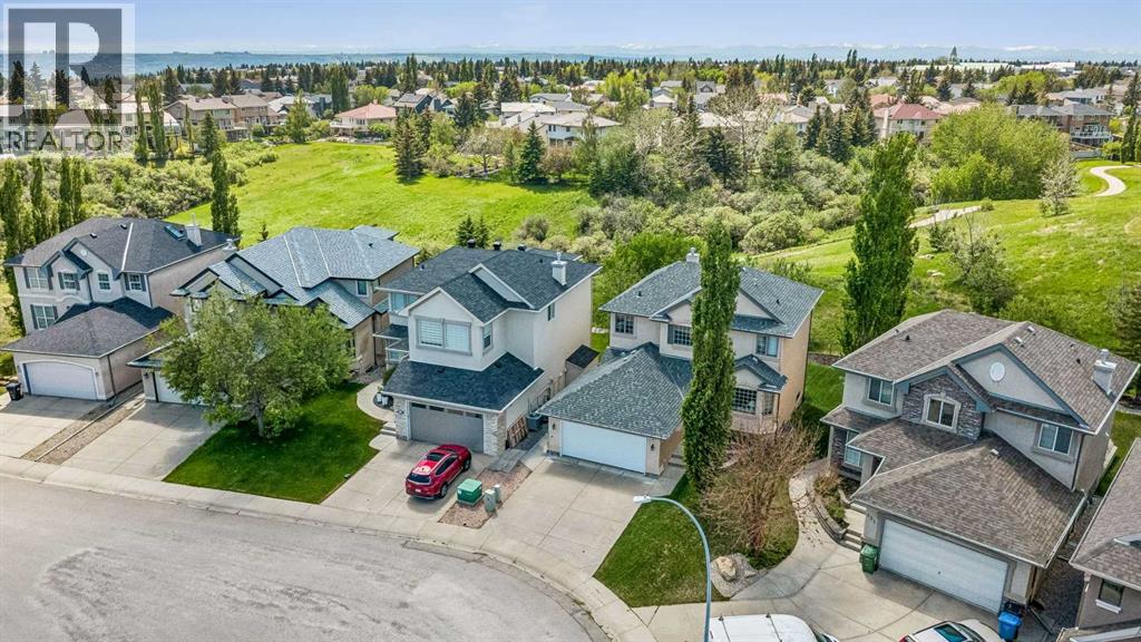 <div class="slider-price">$1,050,000.00</div><p>127 Edgeridge Close Nw, Calgary, Alberta</p>